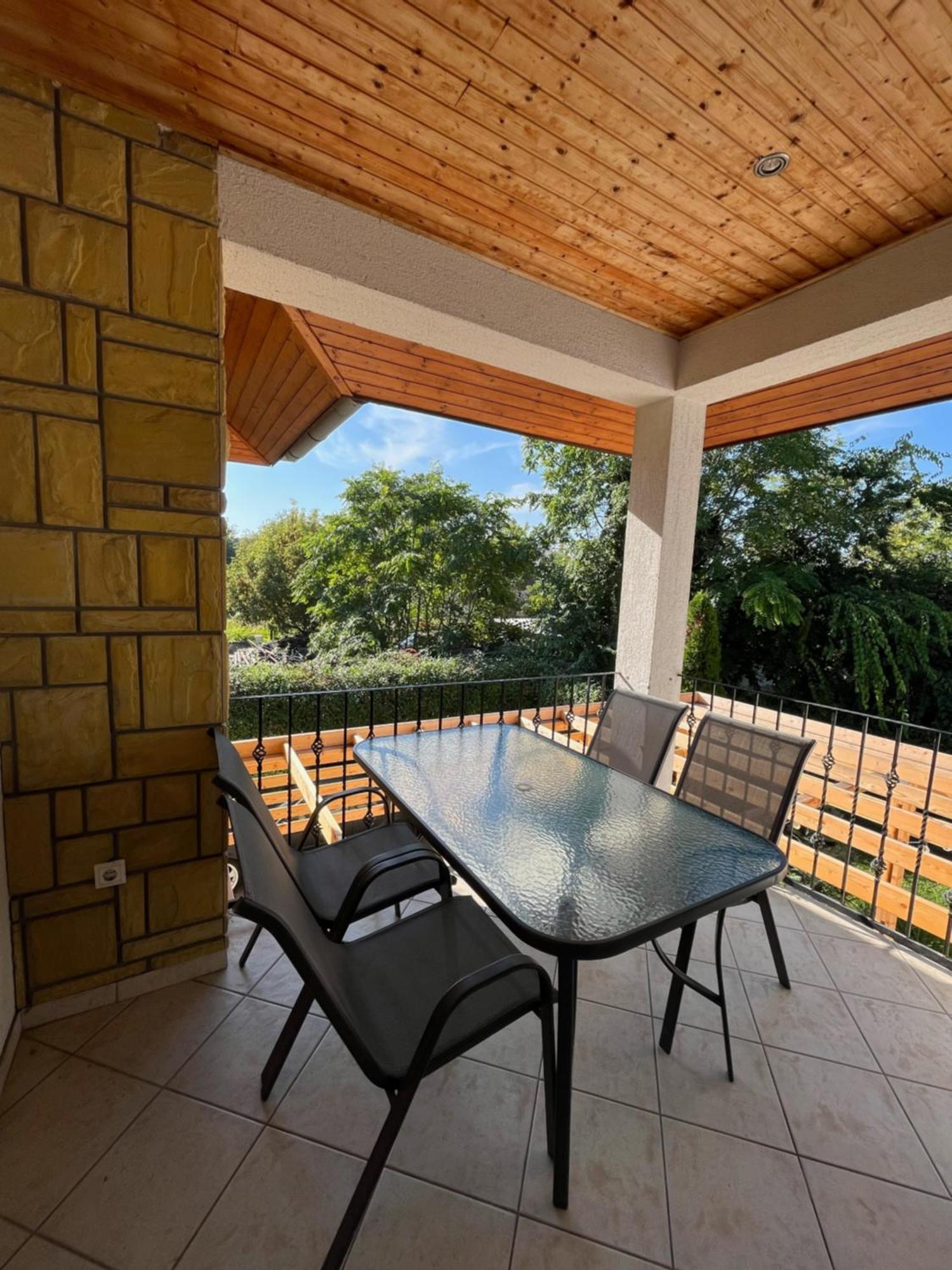 Maja Apartmanhaz Balatonlelle Exterior foto
